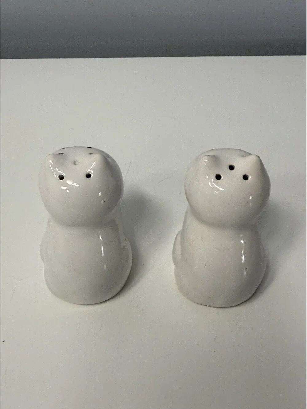 VTG 1980s Brazilian “Cozy Cats” White Ceramic Salt & Pepper Shakers 3.5” H EUC